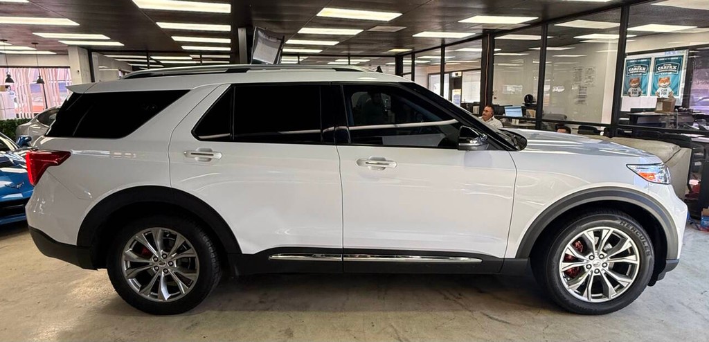 Ford Explorer Vehicle Full-screen Gallery Image 05