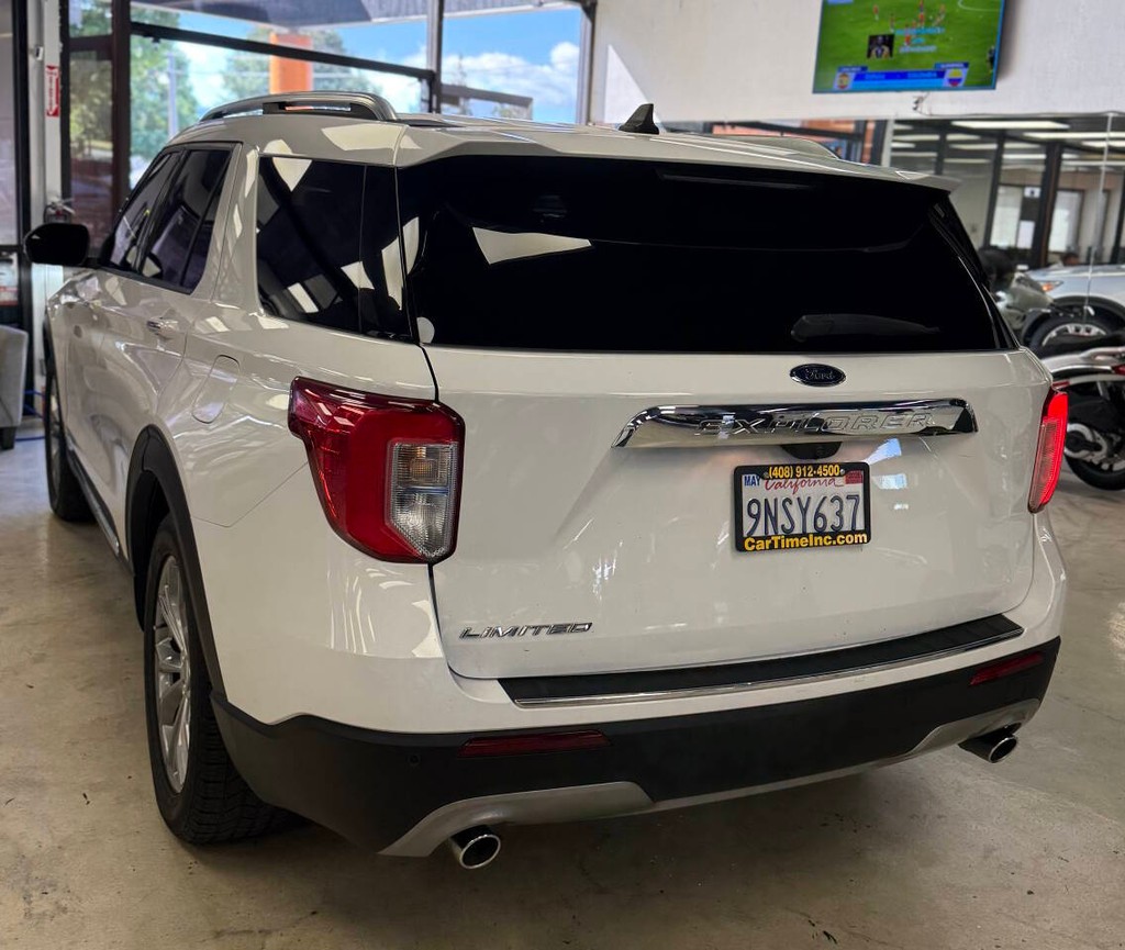 Ford Explorer Vehicle Full-screen Gallery Image 06