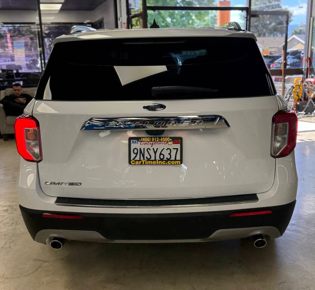 Ford Explorer Vehicle Full-screen Gallery Image 07