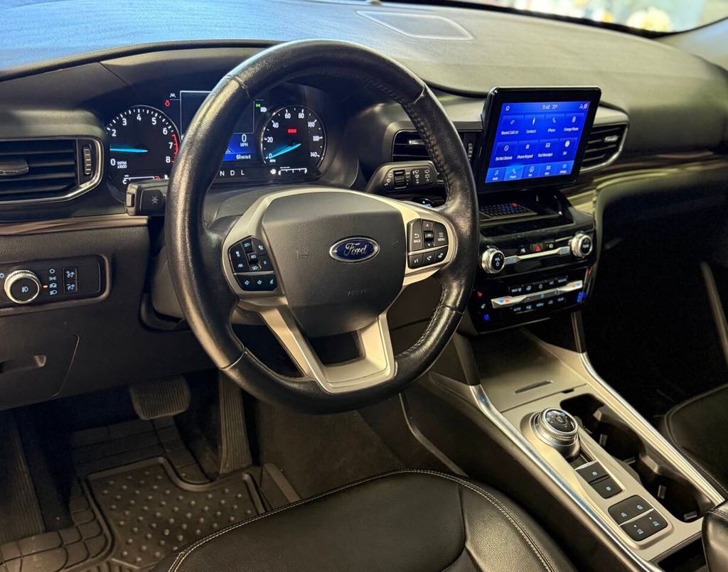 Ford Explorer Vehicle Full-screen Gallery Image 09