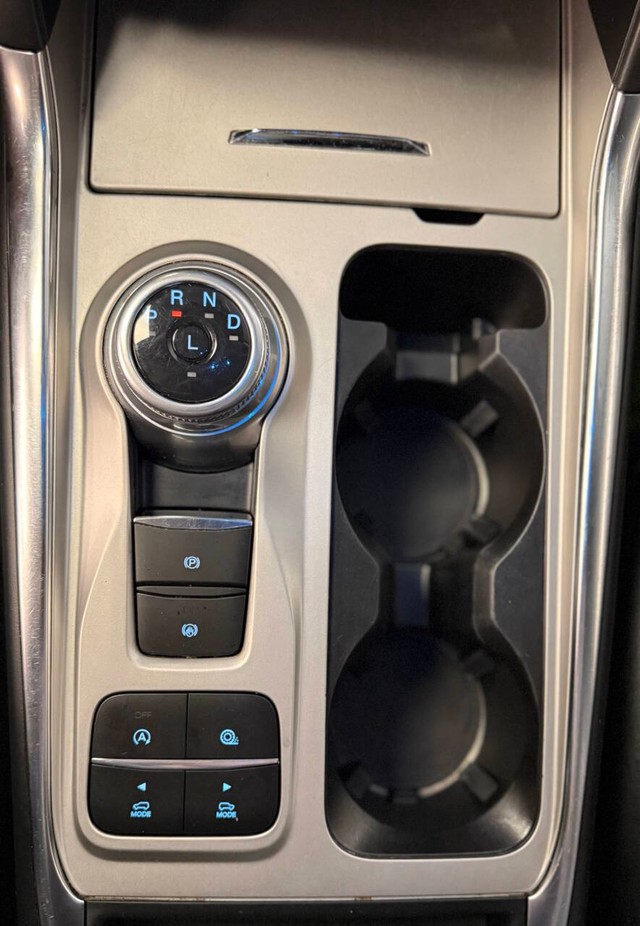 Ford Explorer Vehicle Full-screen Gallery Image 12