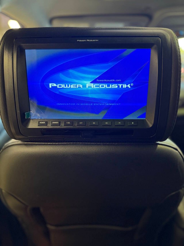 Ford Explorer Vehicle Full-screen Gallery Image 21