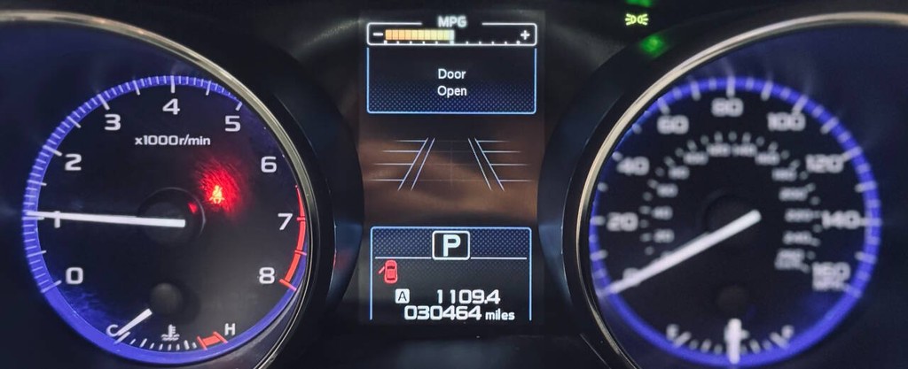 Subaru Legacy Vehicle Full-screen Gallery Image 10