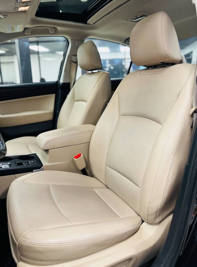 Subaru Legacy Vehicle Full-screen Gallery Image 16