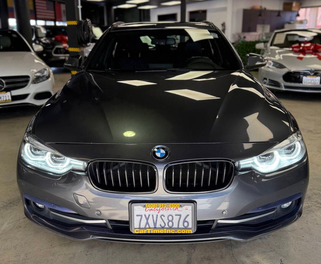 BMW 3 Series Vehicle Full-screen Gallery Image 02