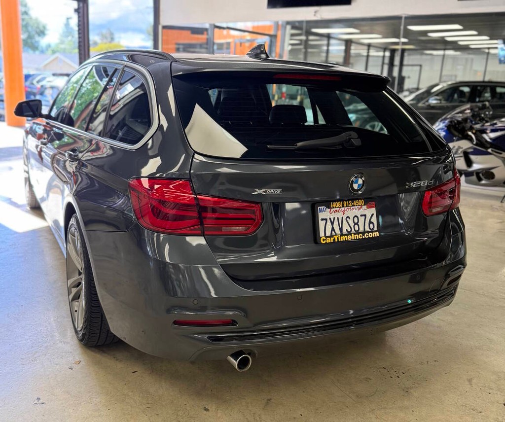 BMW 3 Series Vehicle Full-screen Gallery Image 05