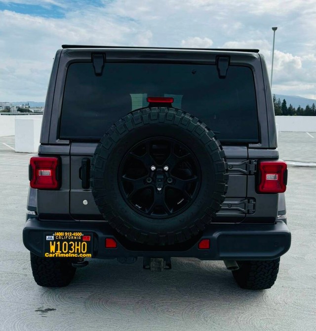 Jeep Wrangler Unlimited Vehicle Full-screen Gallery Image 12