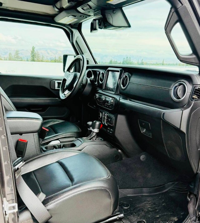 Jeep Wrangler Unlimited Vehicle Full-screen Gallery Image 17