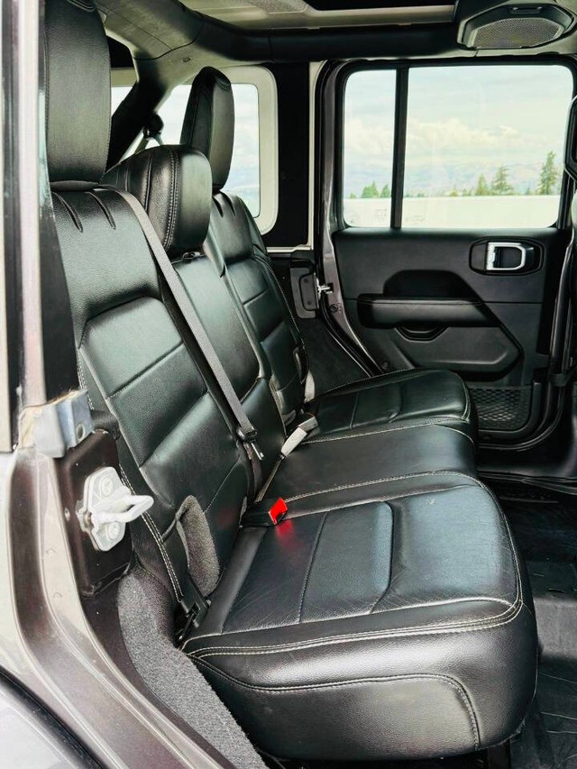 Jeep Wrangler Unlimited Vehicle Full-screen Gallery Image 20