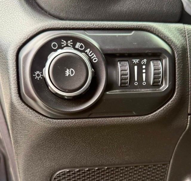 Jeep Wrangler Unlimited Vehicle Full-screen Gallery Image 21