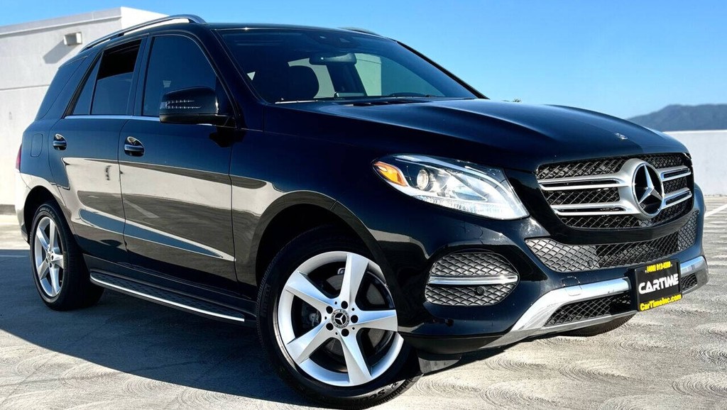 Mercedes-Benz GLE Vehicle Full-screen Gallery Image 04