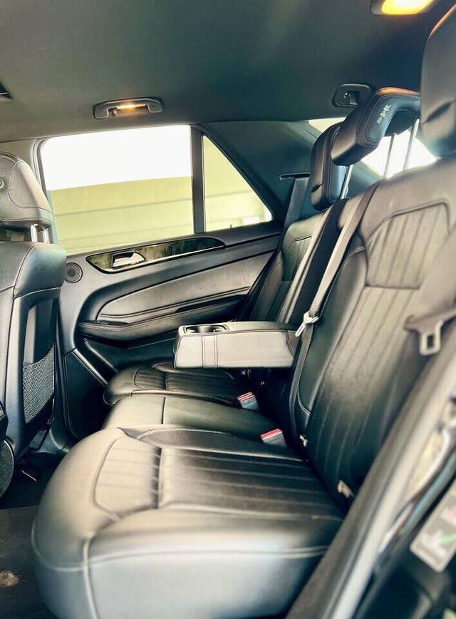 Mercedes-Benz GLE Vehicle Full-screen Gallery Image 41