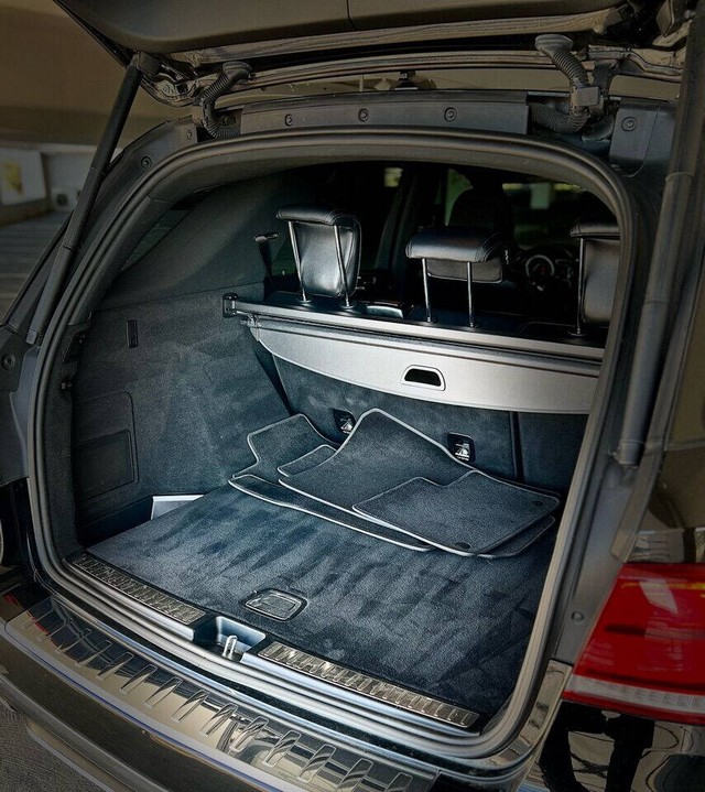 Mercedes-Benz GLE Vehicle Full-screen Gallery Image 46