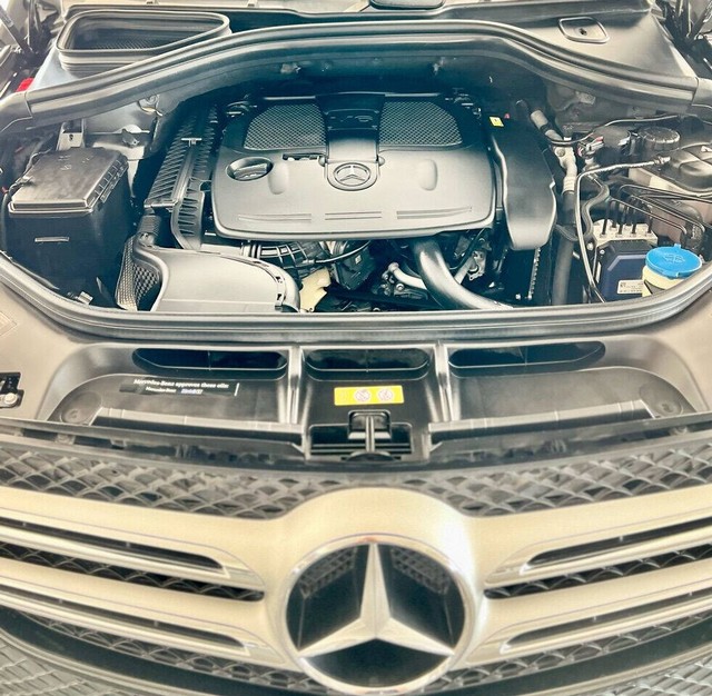 Mercedes-Benz GLE Vehicle Full-screen Gallery Image 47