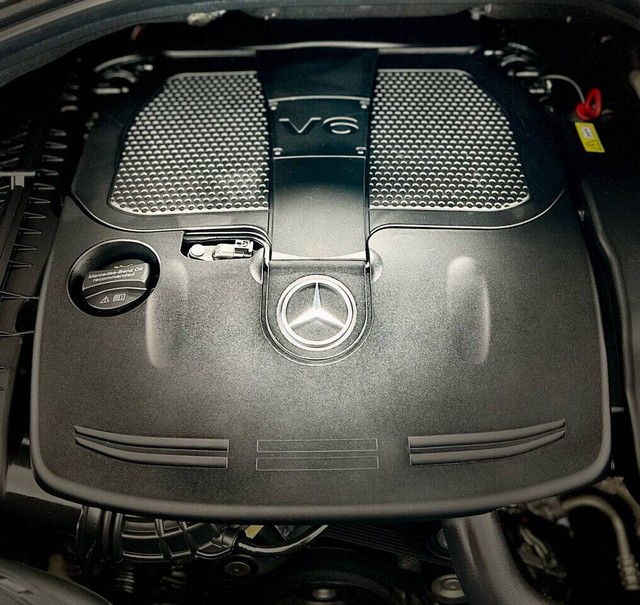 Mercedes-Benz GLE Vehicle Full-screen Gallery Image 48