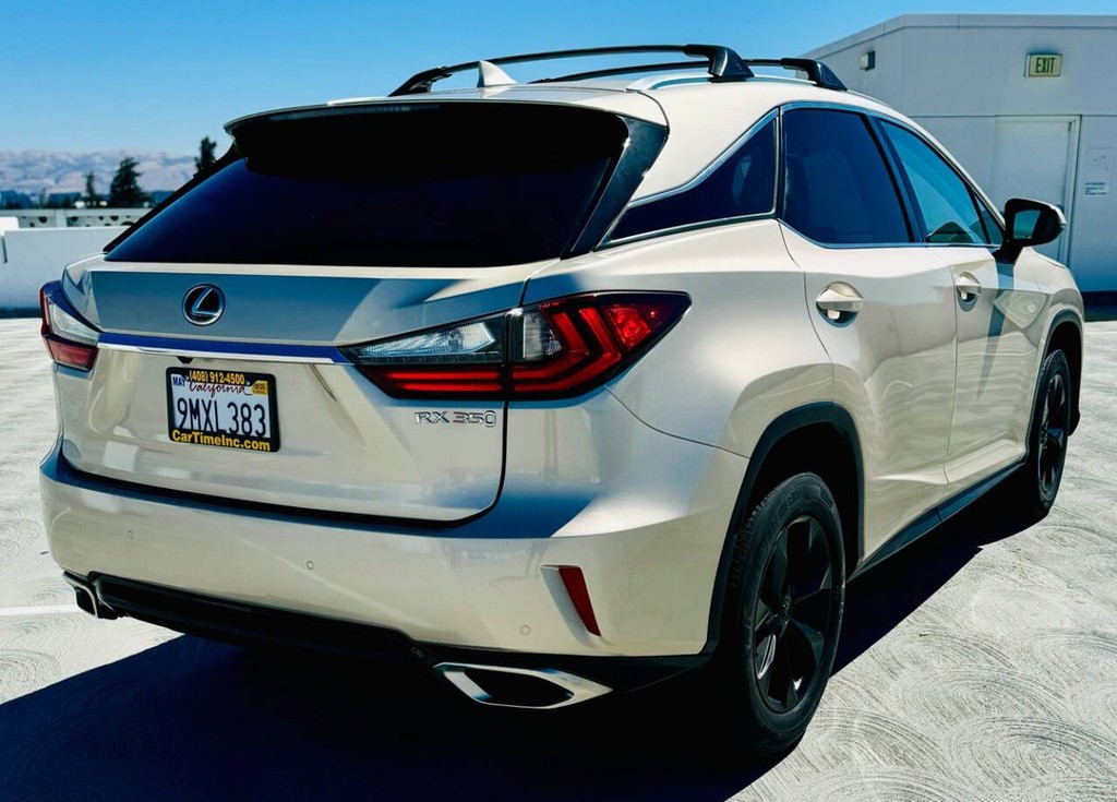 Lexus RX 350 Vehicle Full-screen Gallery Image 10