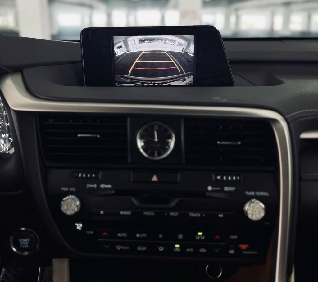 Lexus RX 350 Vehicle Full-screen Gallery Image 18