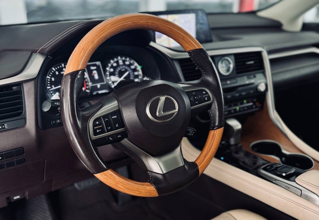 Lexus RX 350 Vehicle Full-screen Gallery Image 21