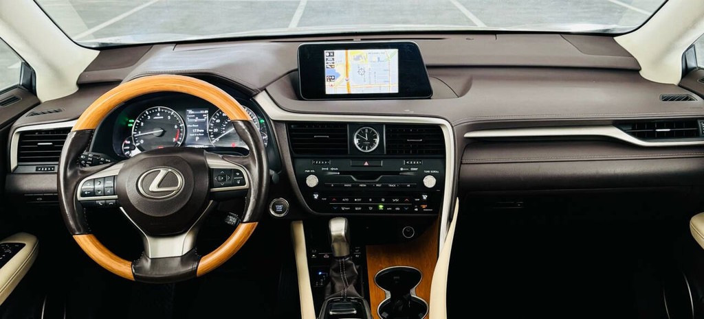 Lexus RX 350 Vehicle Full-screen Gallery Image 22