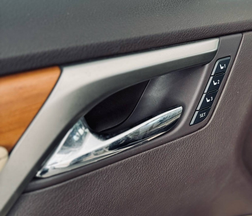 Lexus RX 350 Vehicle Full-screen Gallery Image 29