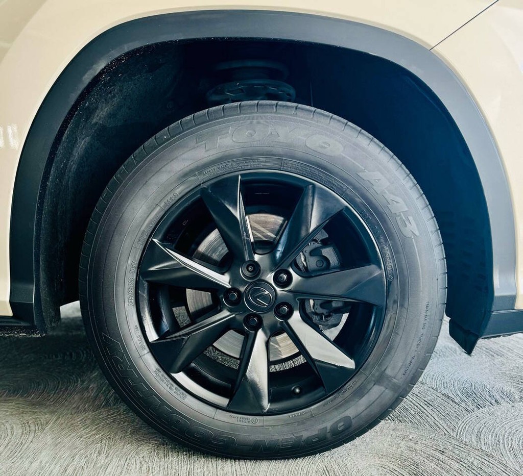 Lexus RX 350 Vehicle Full-screen Gallery Image 31