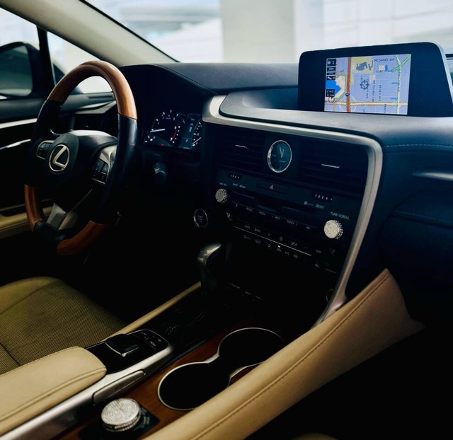 Lexus RX 350 Vehicle Full-screen Gallery Image 23