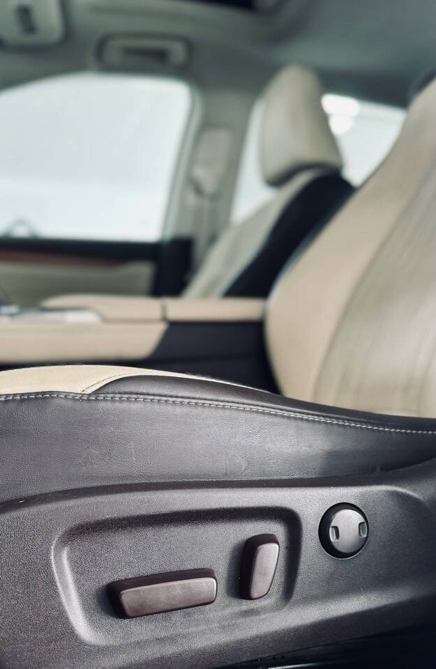 Lexus RX 350 Vehicle Full-screen Gallery Image 36