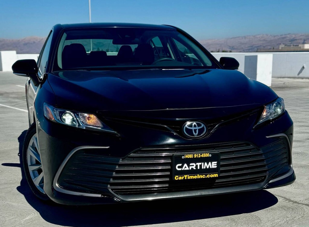 Toyota Camry Vehicle Full-screen Gallery Image 02