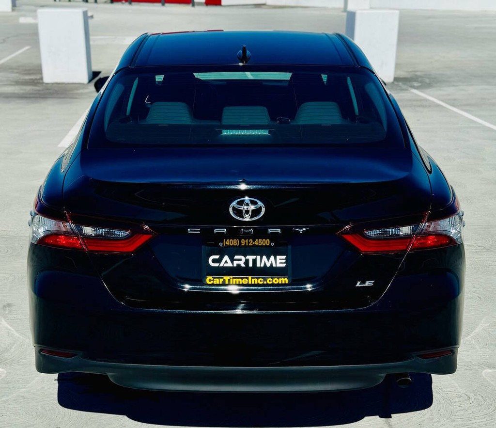 Toyota Camry Vehicle Full-screen Gallery Image 07