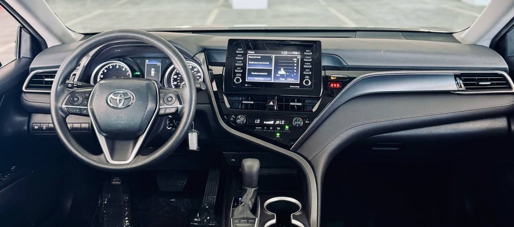 Toyota Camry Vehicle Full-screen Gallery Image 20