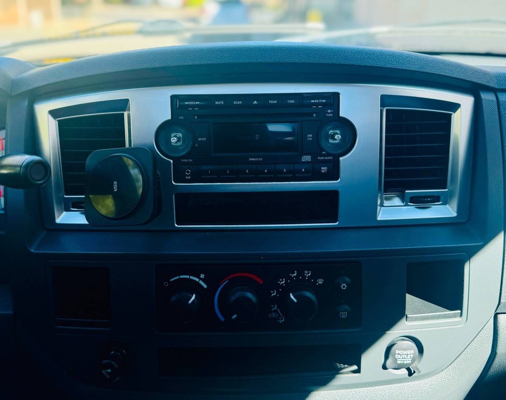 Dodge Ram 1500 Vehicle Full-screen Gallery Image 15