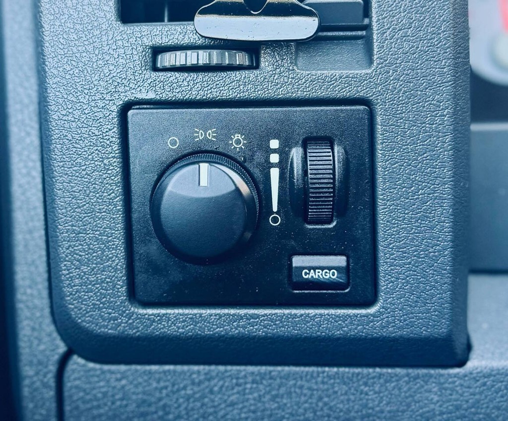 Dodge Ram 1500 Vehicle Full-screen Gallery Image 22