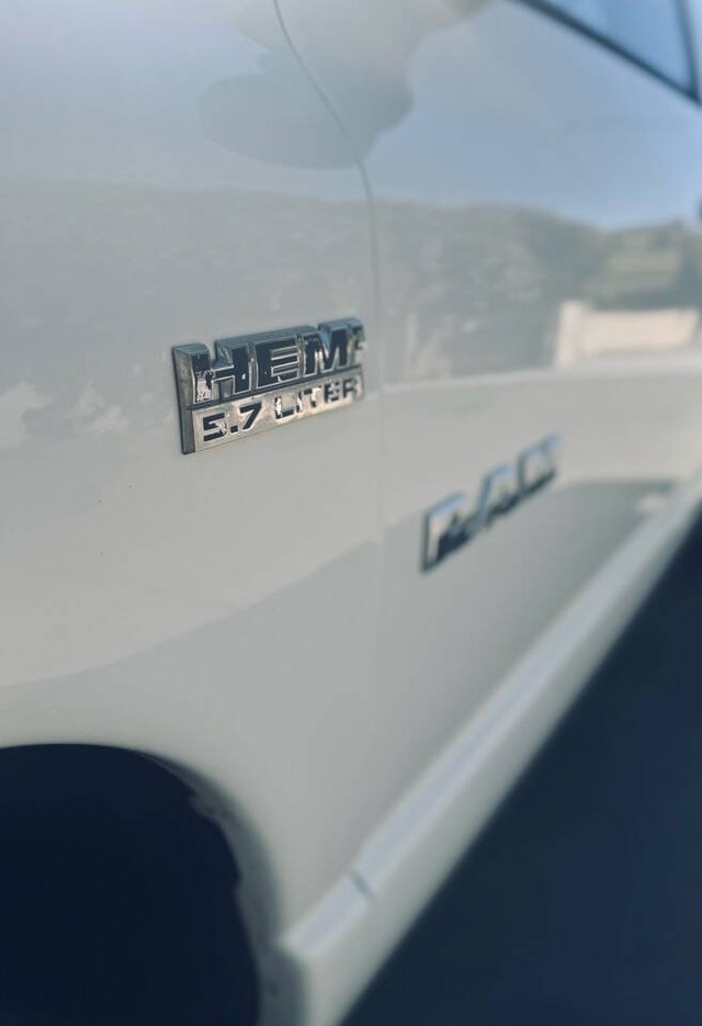 Dodge Ram 1500 Vehicle Full-screen Gallery Image 21