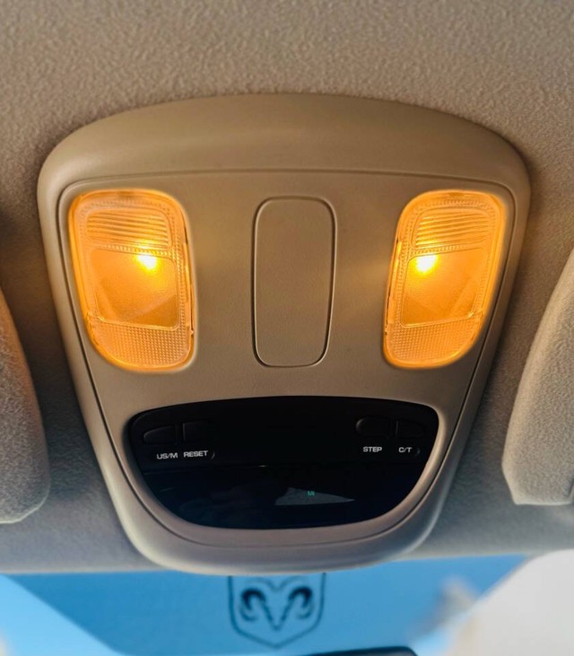 Dodge Ram 1500 Vehicle Full-screen Gallery Image 23