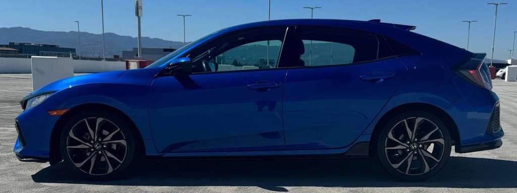 Honda Civic Hatchback Vehicle Full-screen Gallery Image 05