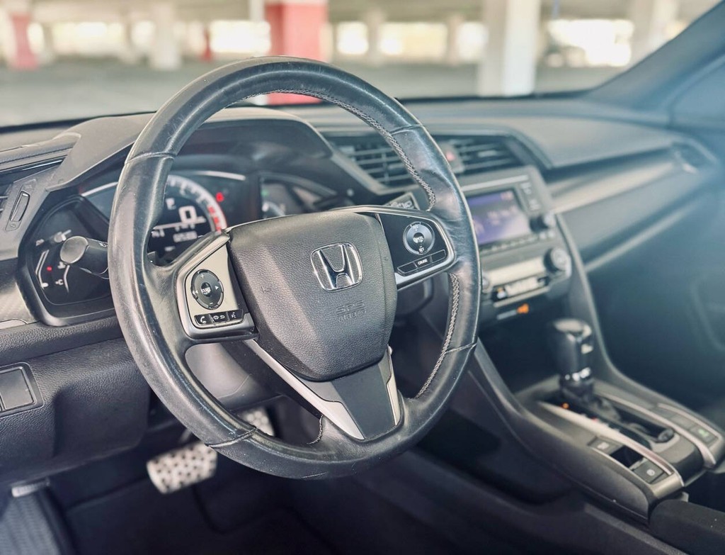 Honda Civic Hatchback Vehicle Full-screen Gallery Image 21