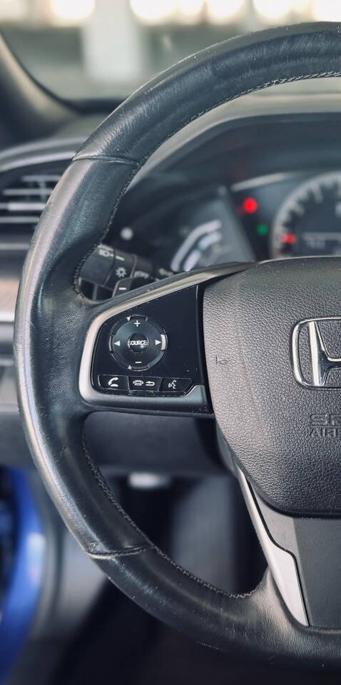 Honda Civic Hatchback Vehicle Full-screen Gallery Image 15