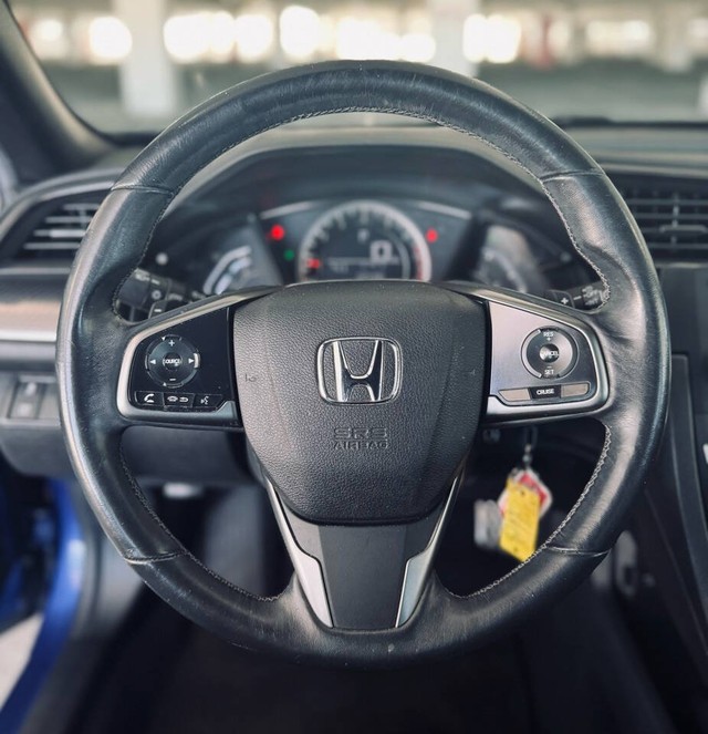 Honda Civic Hatchback Vehicle Full-screen Gallery Image 16