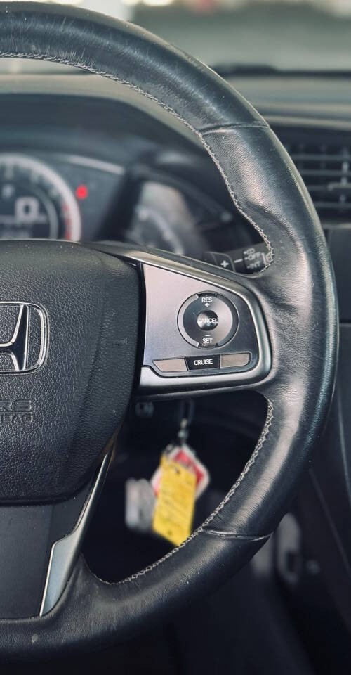 Honda Civic Hatchback Vehicle Full-screen Gallery Image 17