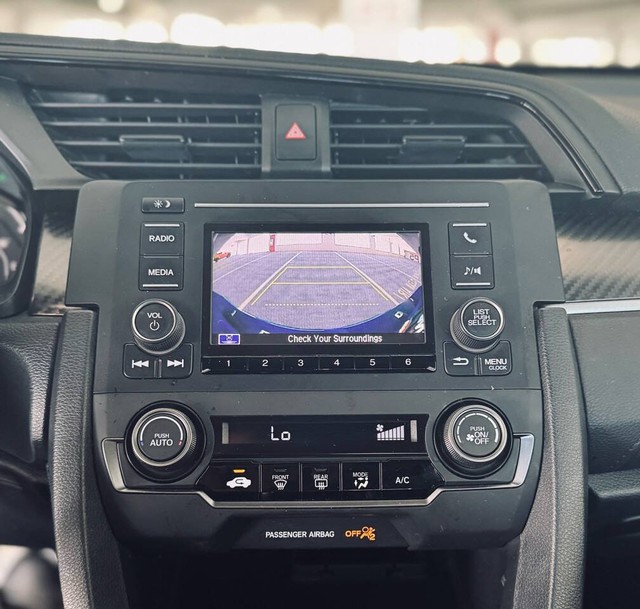 Honda Civic Hatchback Vehicle Full-screen Gallery Image 23