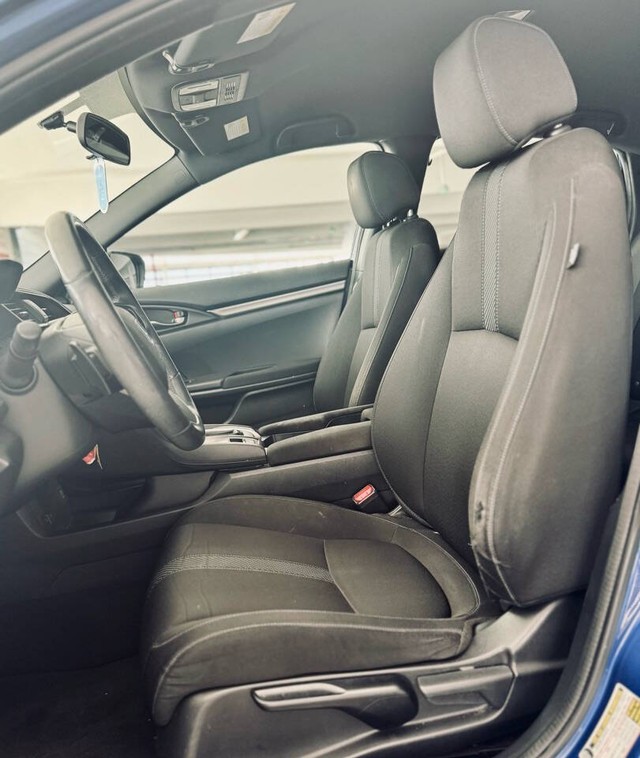 Honda Civic Hatchback Vehicle Full-screen Gallery Image 25