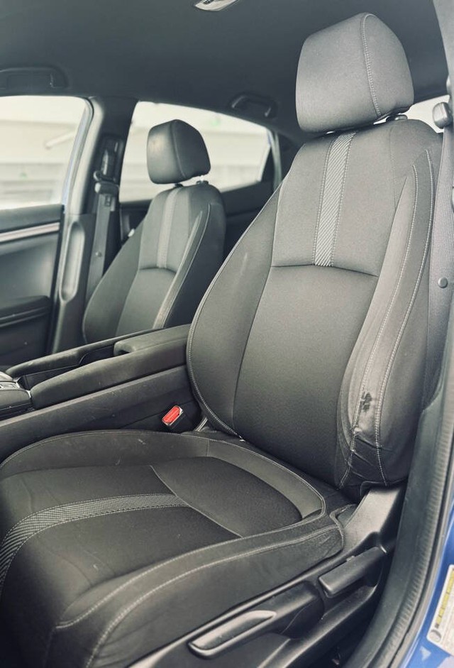 Honda Civic Hatchback Vehicle Full-screen Gallery Image 26