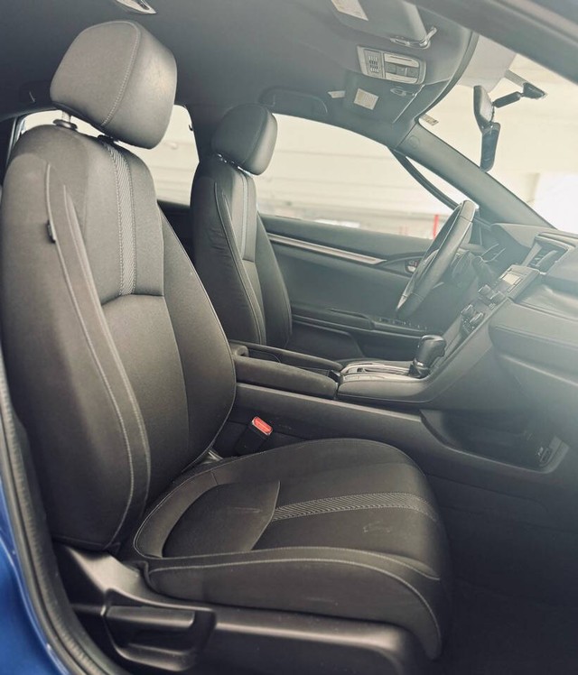 Honda Civic Hatchback Vehicle Full-screen Gallery Image 27