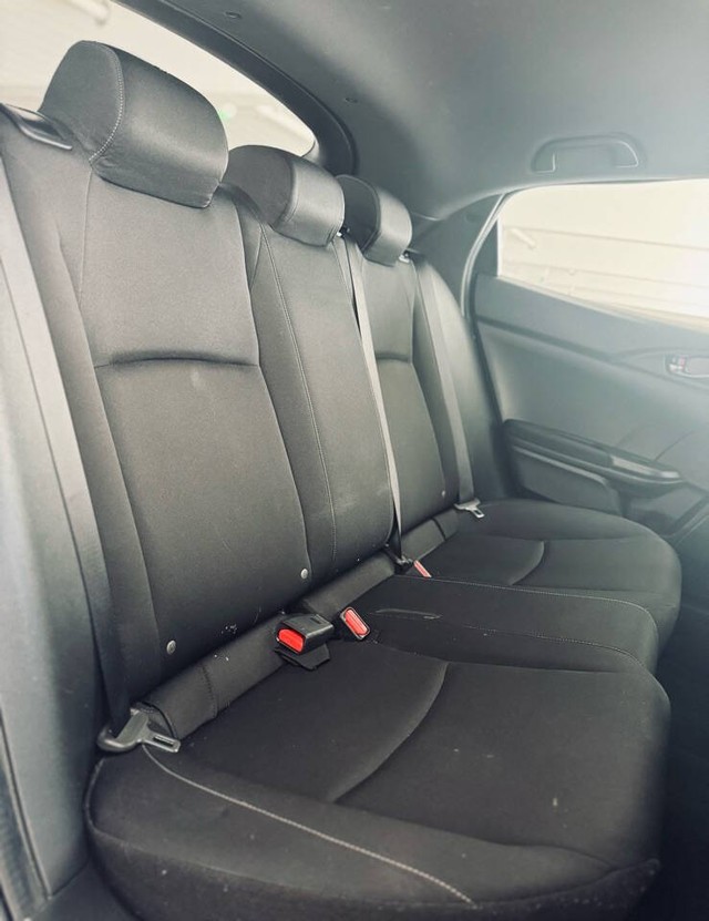 Honda Civic Hatchback Vehicle Full-screen Gallery Image 29