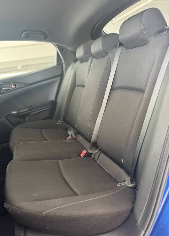 Honda Civic Hatchback Vehicle Full-screen Gallery Image 30