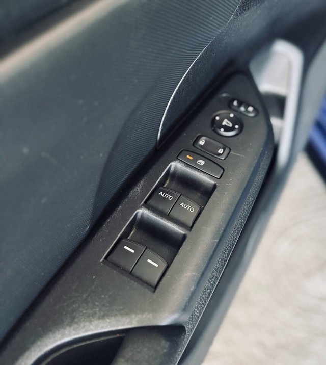 Honda Civic Hatchback Vehicle Full-screen Gallery Image 31