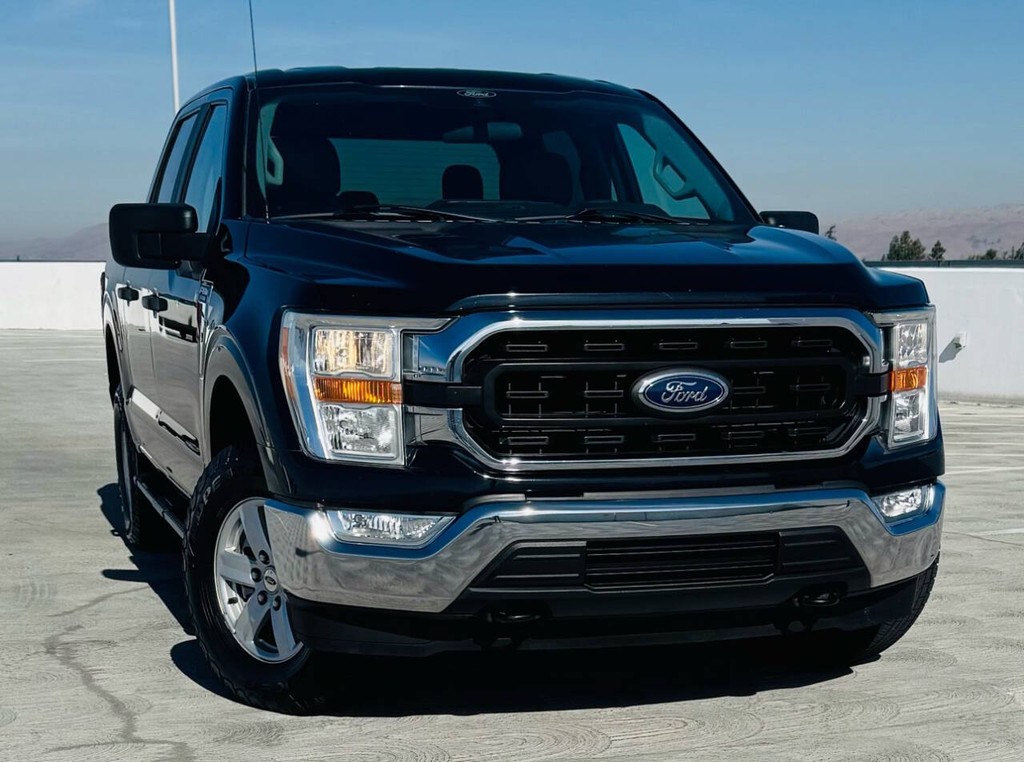 Ford F-150 Vehicle Full-screen Gallery Image 02