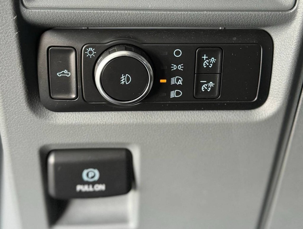 Ford F-150 Vehicle Full-screen Gallery Image 27