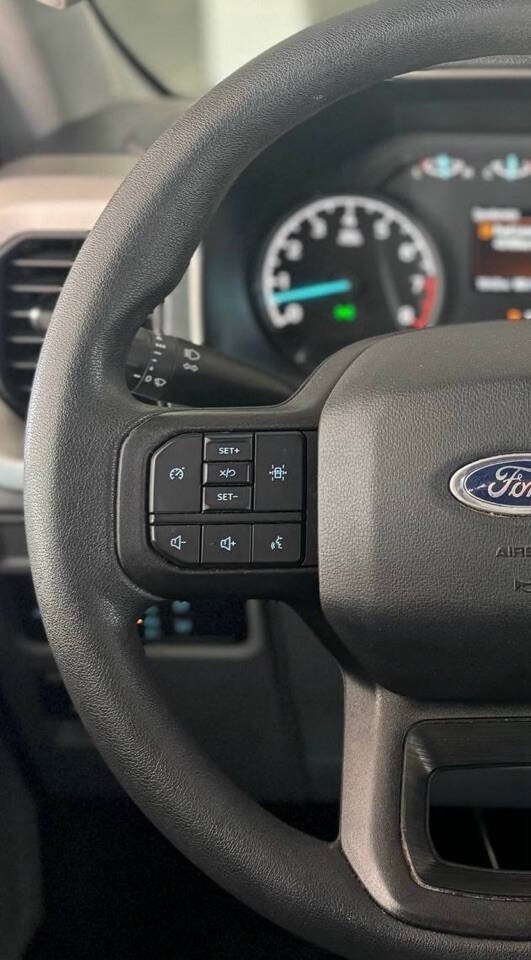 Ford F-150 Vehicle Full-screen Gallery Image 12