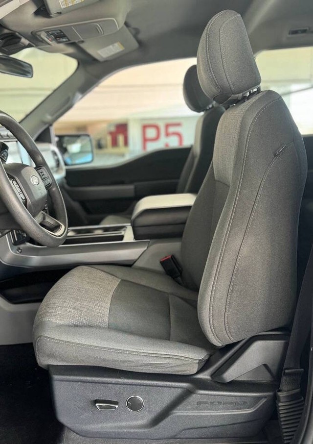 Ford F-150 Vehicle Full-screen Gallery Image 17